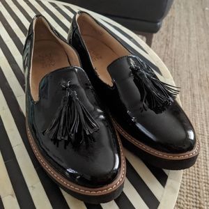 Naturalizer black patent leather Ellie loafer